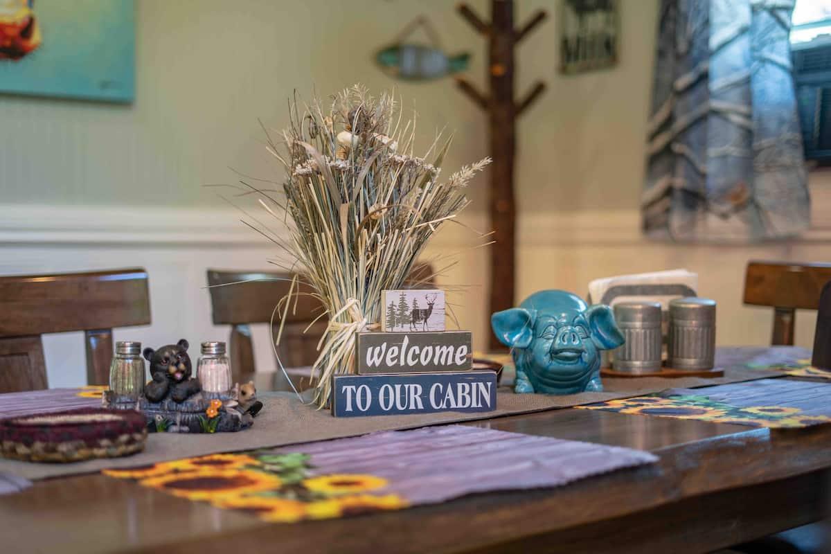 Welcome to The Roscoe Cabin sign, RoscoeCabinPetFriendly
